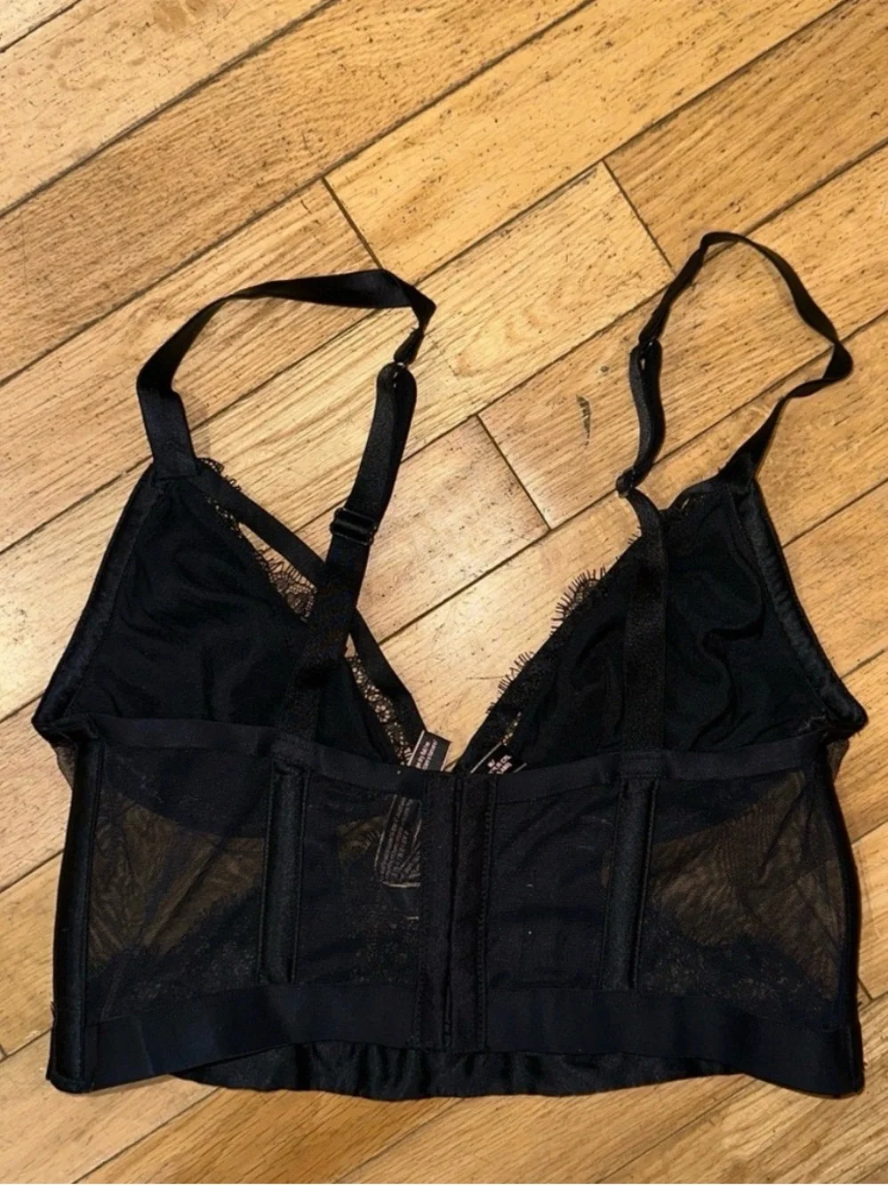 Woman’s Size Medium Victoria’s Secret black lace lingerie bralette bra